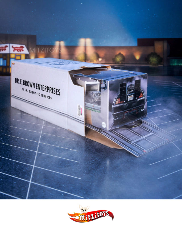 HOT WHEELS SDCC EXCLUSIVE - BACK TO THE FUTURE: TWIN PINES MALL DIORAMA SET!