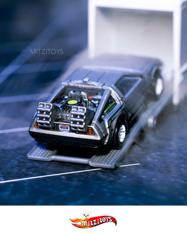 HOT WHEELS SDCC EXCLUSIVE - BACK TO THE FUTURE: TWIN PINES MALL DIORAMA SET!