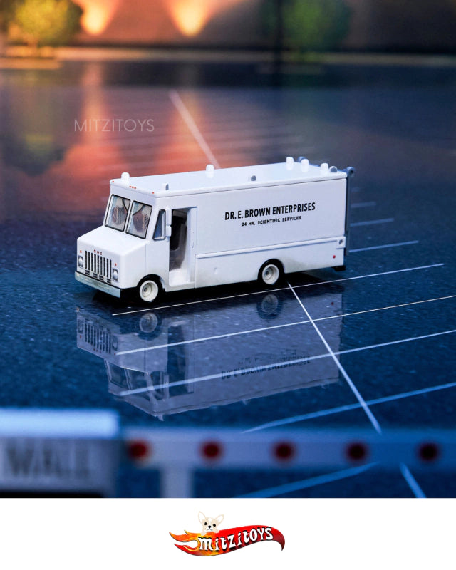 HOT WHEELS SDCC EXCLUSIVE - BACK TO THE FUTURE: TWIN PINES MALL DIORAMA SET!